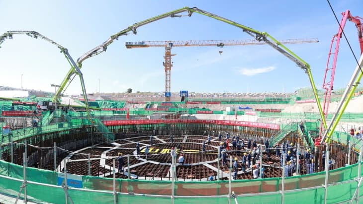 První lití betonových základů reaktoru ACP100 v elektrárně Chāng Jiāng