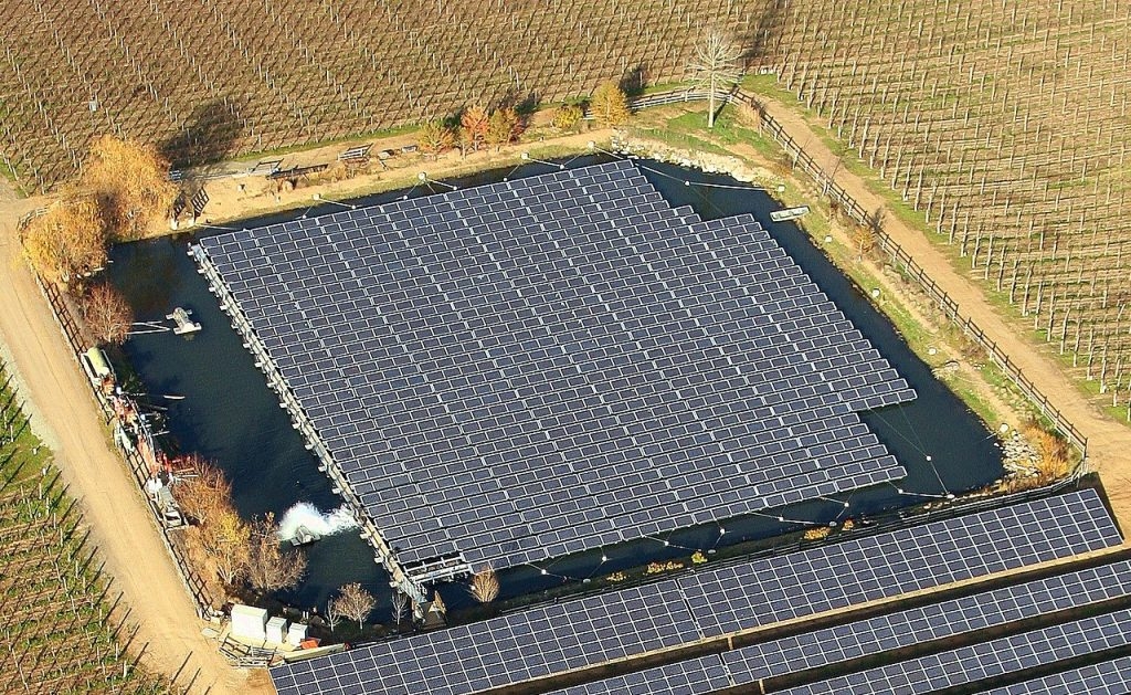 Plovoucí fotovoltaická elektrárna v Kalifornii