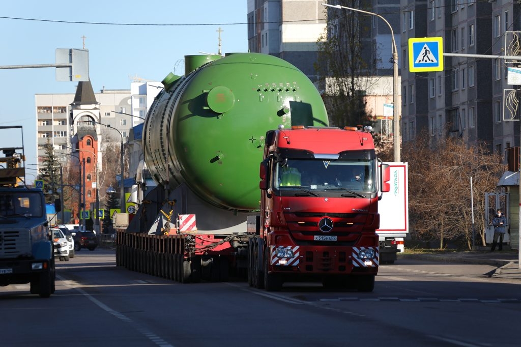 Převoz parogenerátoru pro novou jadernou elektrárnu Kursk II; Zdroj: Rosenergoatom