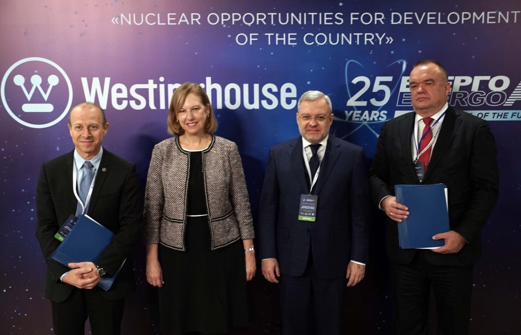 Podpis smlouvy mezi společnostmi Energoatom a Westinghouse na mezinárodní konferenci "Jaderné kapacity pro rozvoj země"; Zdroj: Energoatom