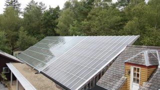 Střešní solární elektrárna