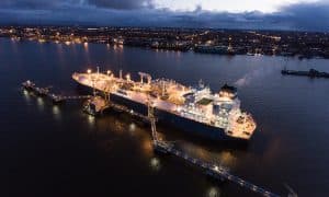 Analytici: Evropě se navzdory sankcím nadále daří dovážet velké objemy nafty