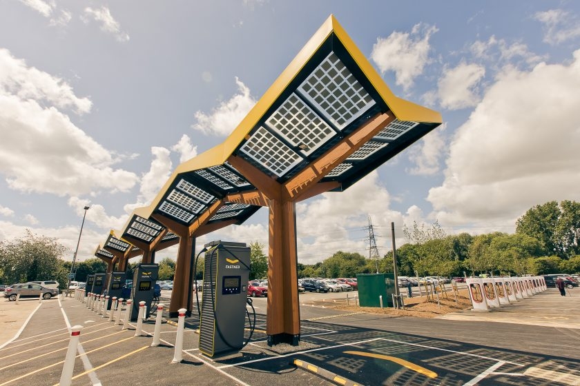 Energy Superhub Oxford charging hub at Redbridge Park and Ride (Zdroj: EDF Energy)