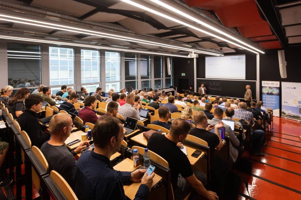 asociace-aku-bat-pripravila-spolecne-s-odborniky-v-cr-unikatni-seminar-akumulace-a-fotovoltaika-ve-stavbach
