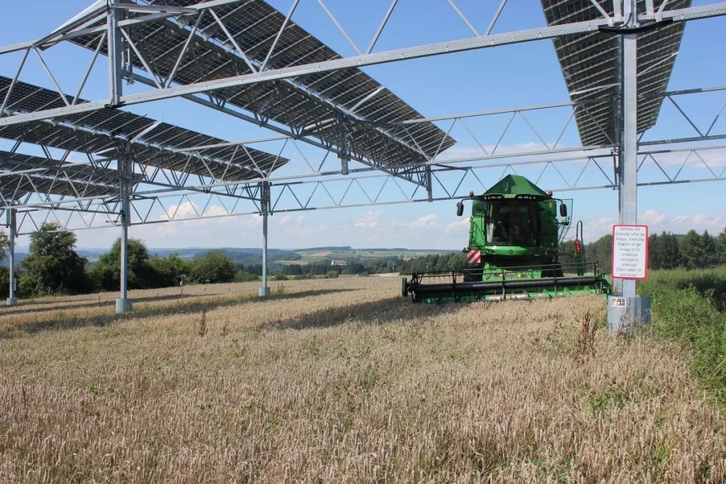 Kromě Francie se agrivoltaika rozvíjí i v sousedním Německu. Foto: Hofgemeinschaft Heggelbach