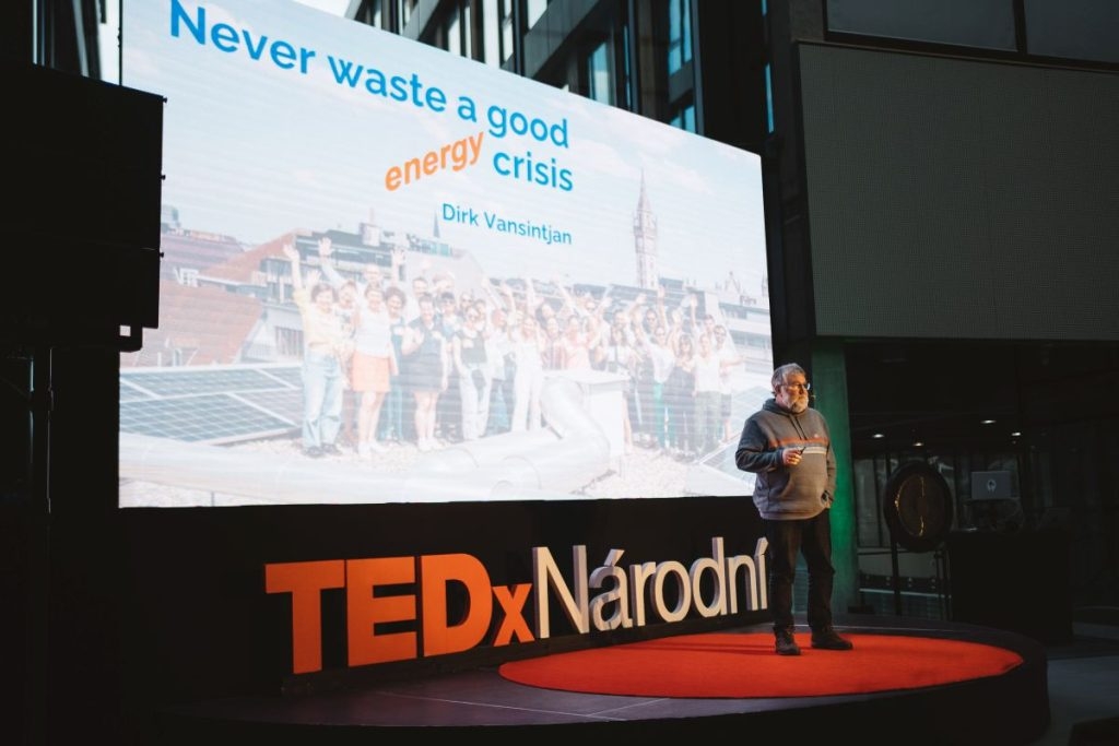 Dirk Vansintjan přednášel na TEDx Národní. Foto: Adéla Merklová