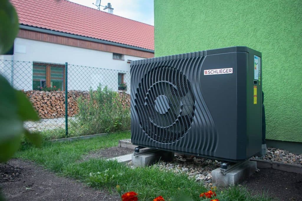 britanii-testuji-hybridni-system-vytapeni-domacnostech-kombinuje-plyn-elektrinou