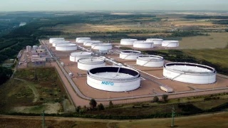 Centrální tankoviště ropy slouží ke skladování strategických nouzových zásob ropy, dále jako krátkodobý mezisklad pro ropu přepravovanou ropovody Družba a IKL, k míchání různých druhů ropy podle požadavků zákazníků a distribuci ropy k zákazníkům – rafinériím.

Ocelové tanky jsou nadzemní, s ocelovou ochrannou jímkou a plovoucí střechou. Areál tankoviště o celkové ploše asi 59 ha se nachází v okresech Mělník a Kladno, na katastrálních územích obcí Nelahozeves, Podhořany, Uhy a Sazená. Největší podíl připadá na k. ú. Nelahozeves. Zdroj: MERO
