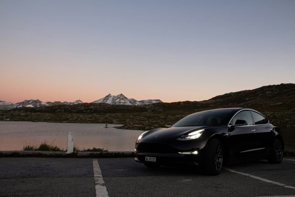 elektronove-zavody-lexus-ux-300-e-renault-zoe-50-mg-zs-ev-peugeot-e208