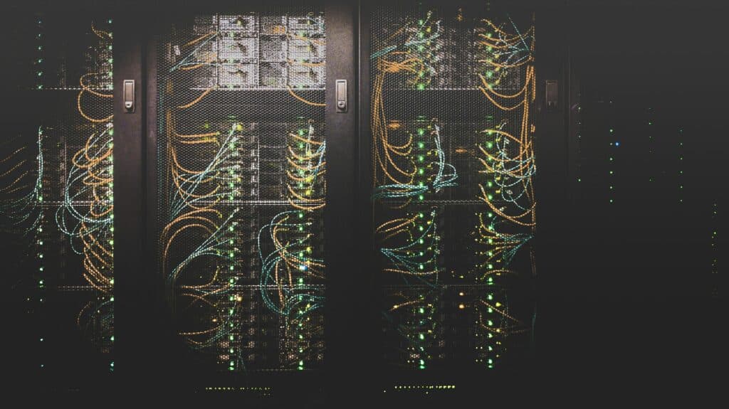 datova-centra-pro-ai-do-roku-2030-zdvojnasobi-spotrebu-elektriny-vody-i-pudy