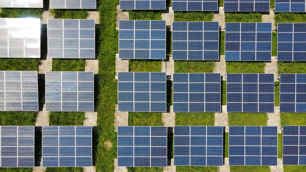 Rekordní červen v EU: Soláry vyrobily 25 % elektřiny, Česku naopak podíl klesl