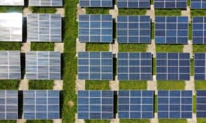 Rekordní červen v EU: Soláry vyrobily 25 % elektřiny, Česku naopak podíl klesl
