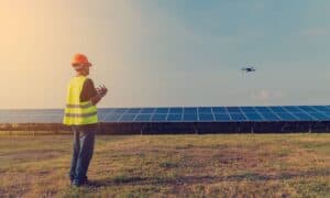 Inspekční lety dronem v energetice: kdy stačí otevřená kategorie a kdy už je potřeba specifická