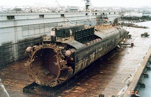 Vyzdvižený vrak ruské ponorky Kursk