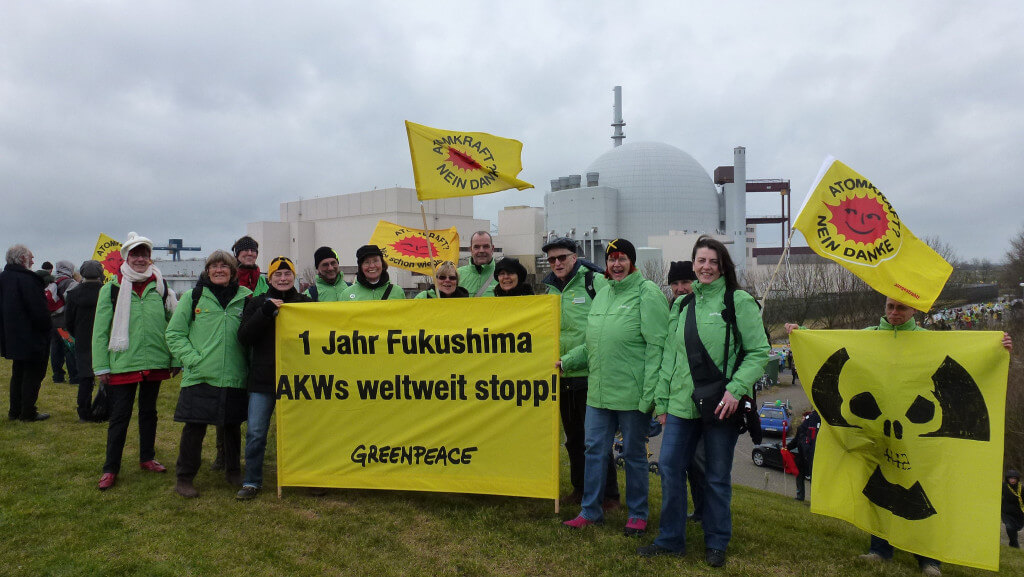 Protijaderní aktivisté před jadernou elektrárnou Brokdrof. Autor: GuenterHH