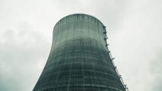 Nedokonen jadern elektrrna Satsop v USA, jej prostory momentln slou jako prmyslov zna, autor: Tony Webster