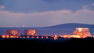 Nad Hinkley Pointem se stahuj mraky. Pochybnost o projektu za destky miliard euro pibv. Rozhodnut o jeho realizaci se tak oddaluje. Autor: Jens Roesner, flickr.com