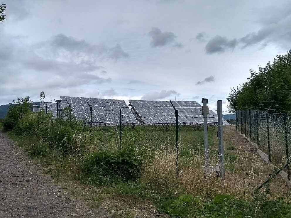 Hlavní boom výstavby fotovoltaických elektráren u nás proběhl v roce 2010. Fotovoltaická elektrárna v Krušných horách (zdroj Vladimír Wagner).