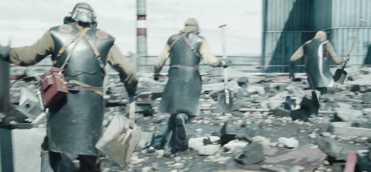 Podobná situace zobrazená v seriálu Černobyl (zdroj HBO).