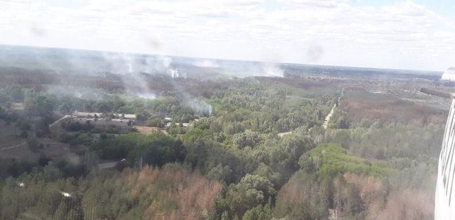 Likvidace lesních požárů v zakázané zóně okolo Černobylské jaderné elektrárny (zdroj Ukrajinská státní služba pro mimořádné události dsns.gov.ua).