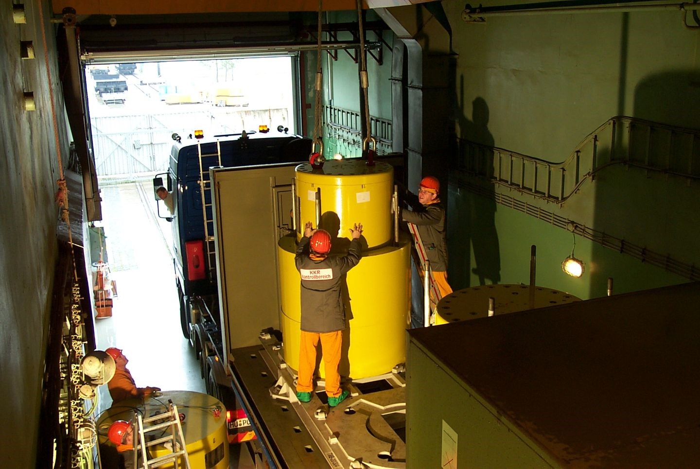 Odvoz kontejnerů s radioaktivním odpadem z likvidované jaderné elektrárny Rheinsberg (zdroj EWN).