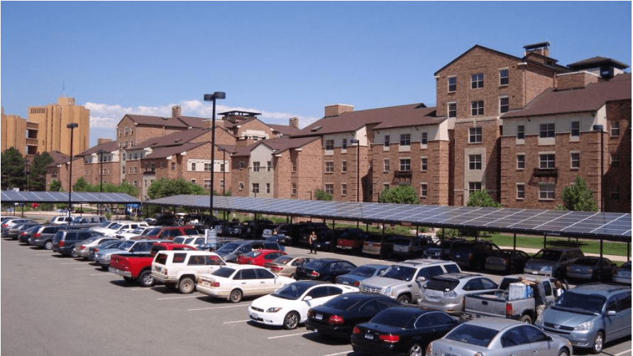 Využití fotovoltaických panelů na střechách parkovacích míst