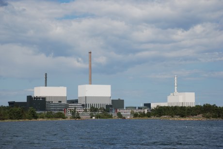 Jaderná elektrárna v Oskarshamn se třemi jadernými bloky