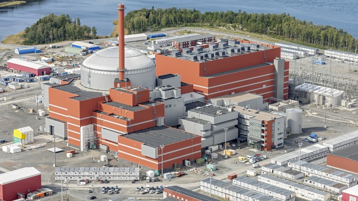 Třetí blok jaderné elektrárny Olkiluoto v létě roku 2016