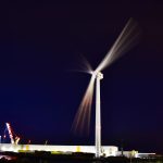 Prototyp větré turbíny Haliade-X v noci