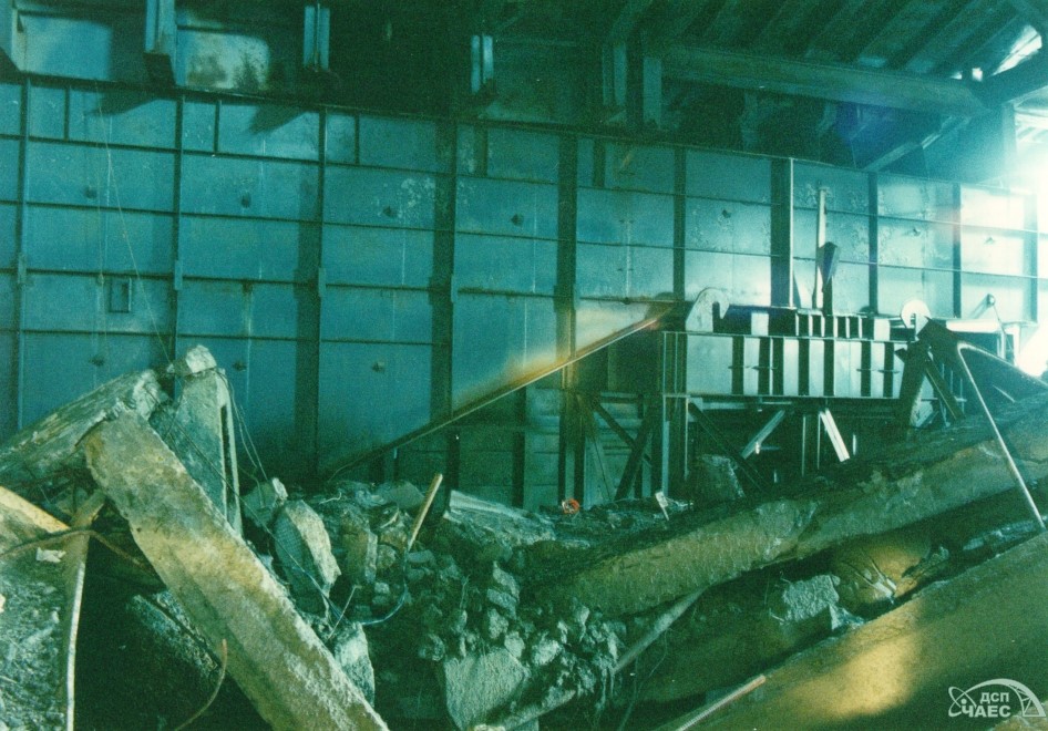 Fotografie z vnitřní části starého sarkofágu (zdroj Černobylská jaderná elektrárna).