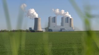 Německá Energiewende se bez fosilních zdrojů, hlavně plynu, neobejde. Uhelná elektrárna Neurath