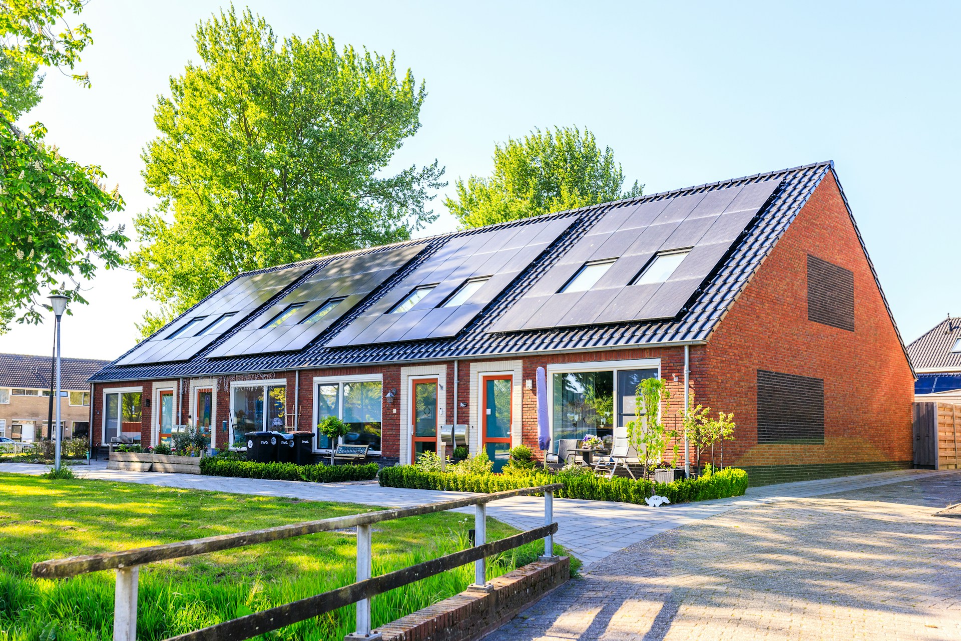 photovoltaics, solar, solární elektrárna, obnovitelné zdroje, domácnost, střešní panely